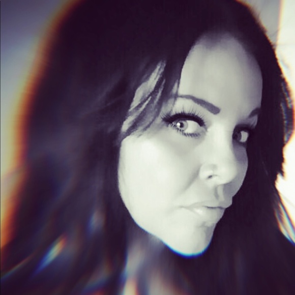 Meet your Posher, Andrea - Picture 2 of 4